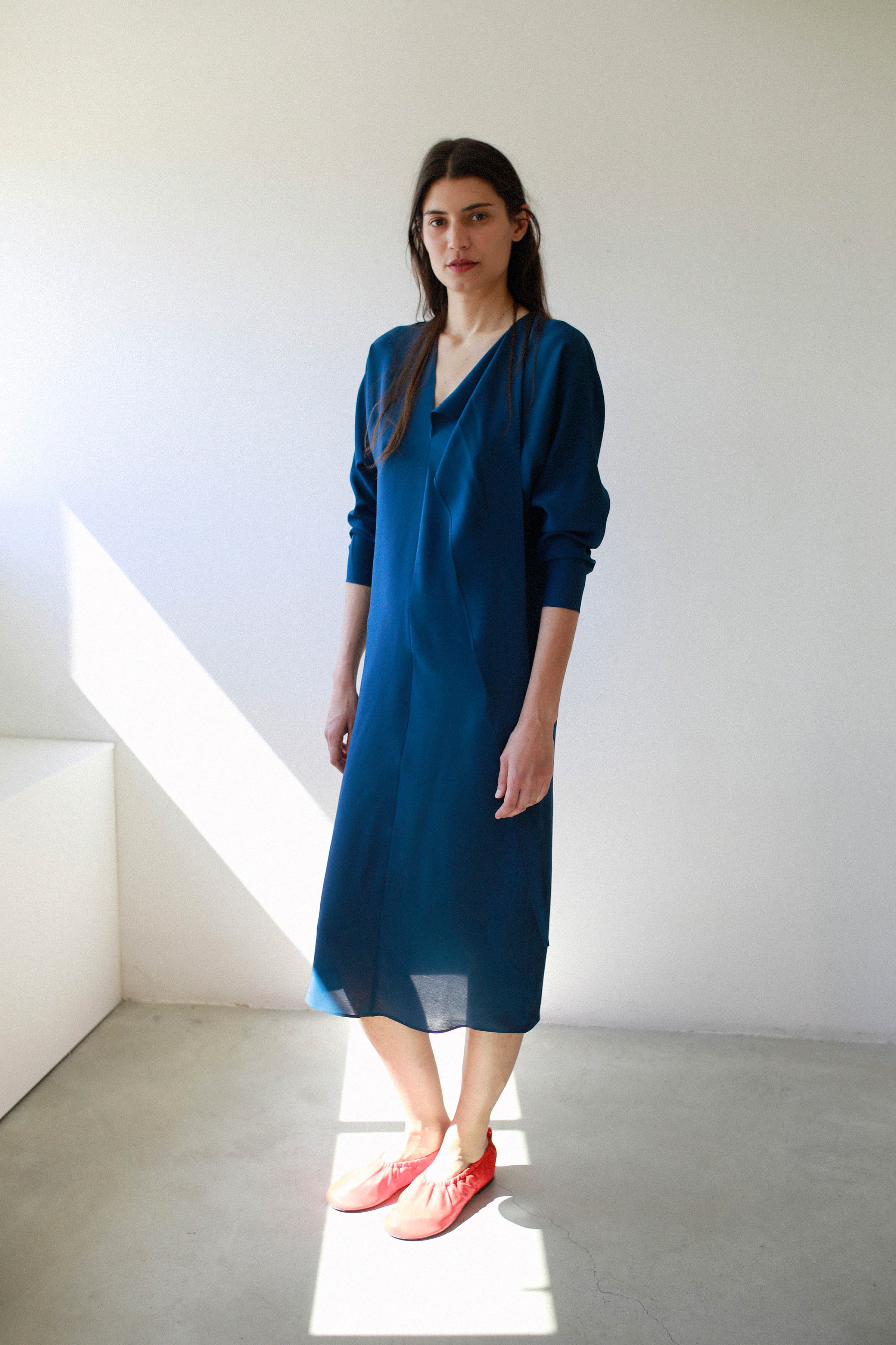 ULTRAMARINE SILK CREPE DRESS WITH BOW