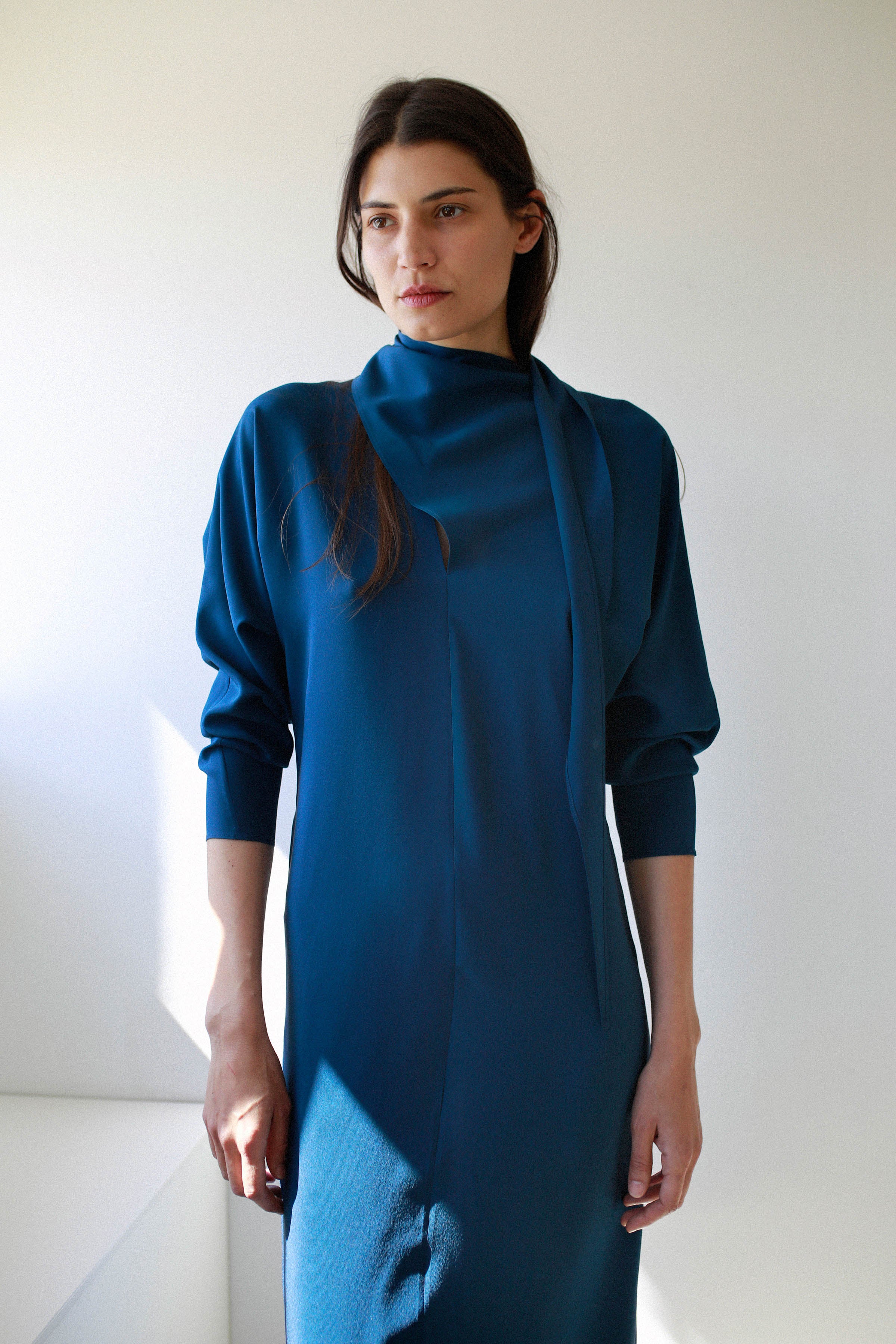 ULTRAMARINE SILK CREPE DRESS WITH BOW