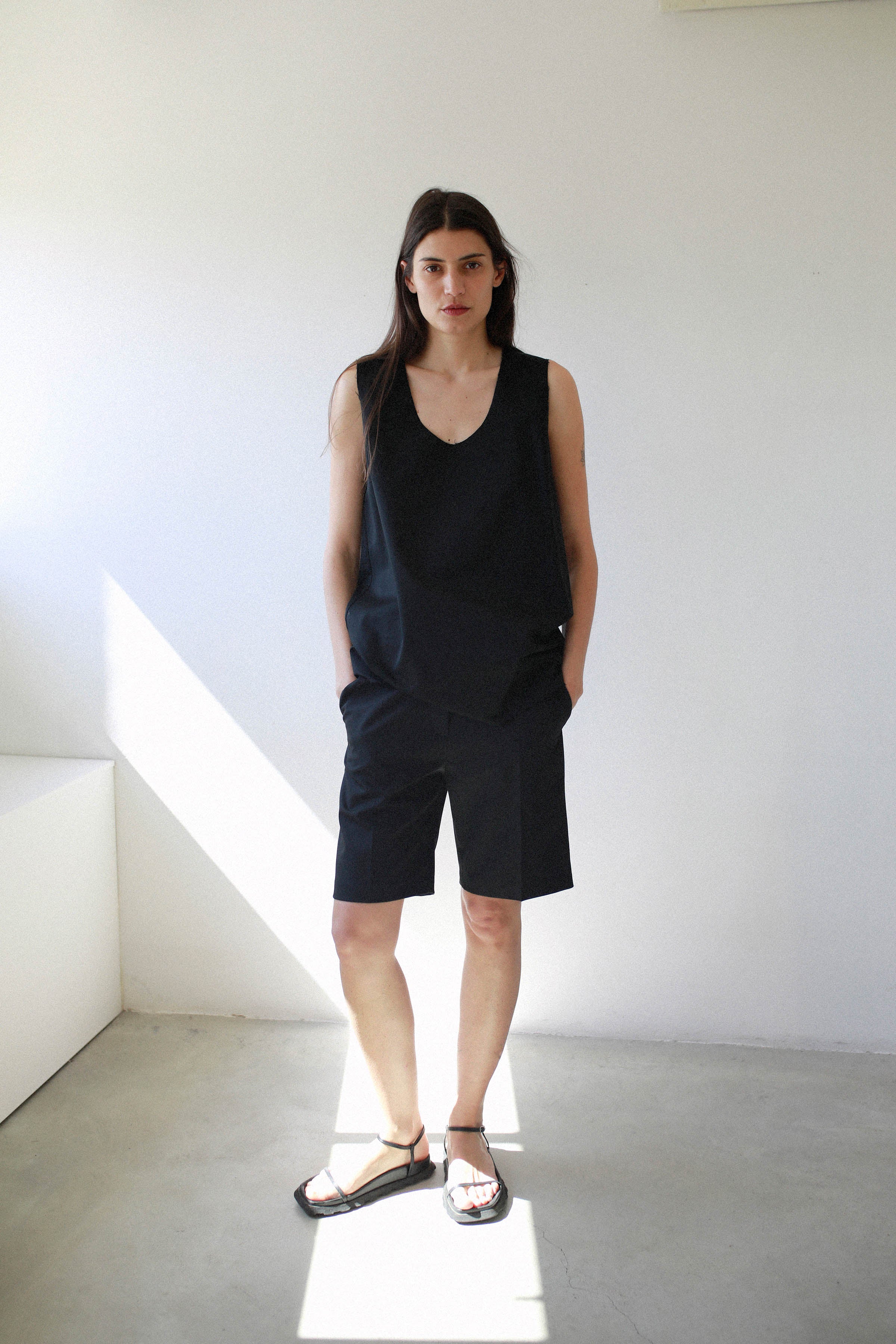 BLACK COOL WOOL BERMUDA SHORTS