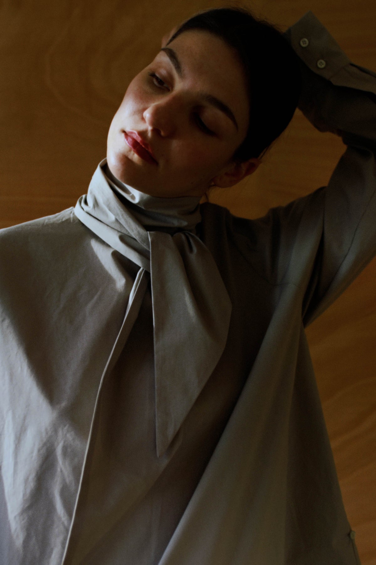 VERSATILE BLOUSE WITH GREY COTTON BOW