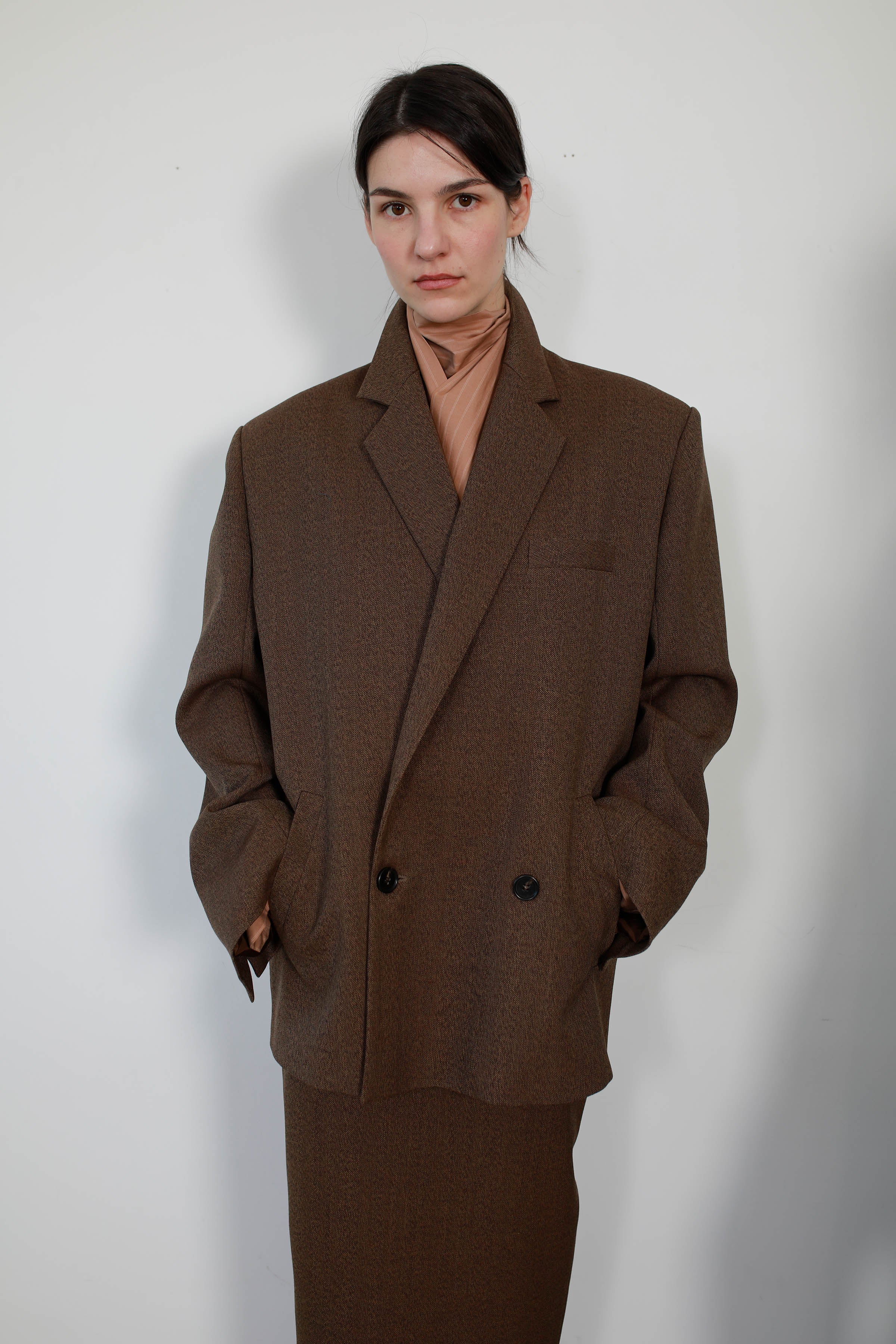 CHAQUETA SASTRE OVERSIZE EN ESPIGA BROWN