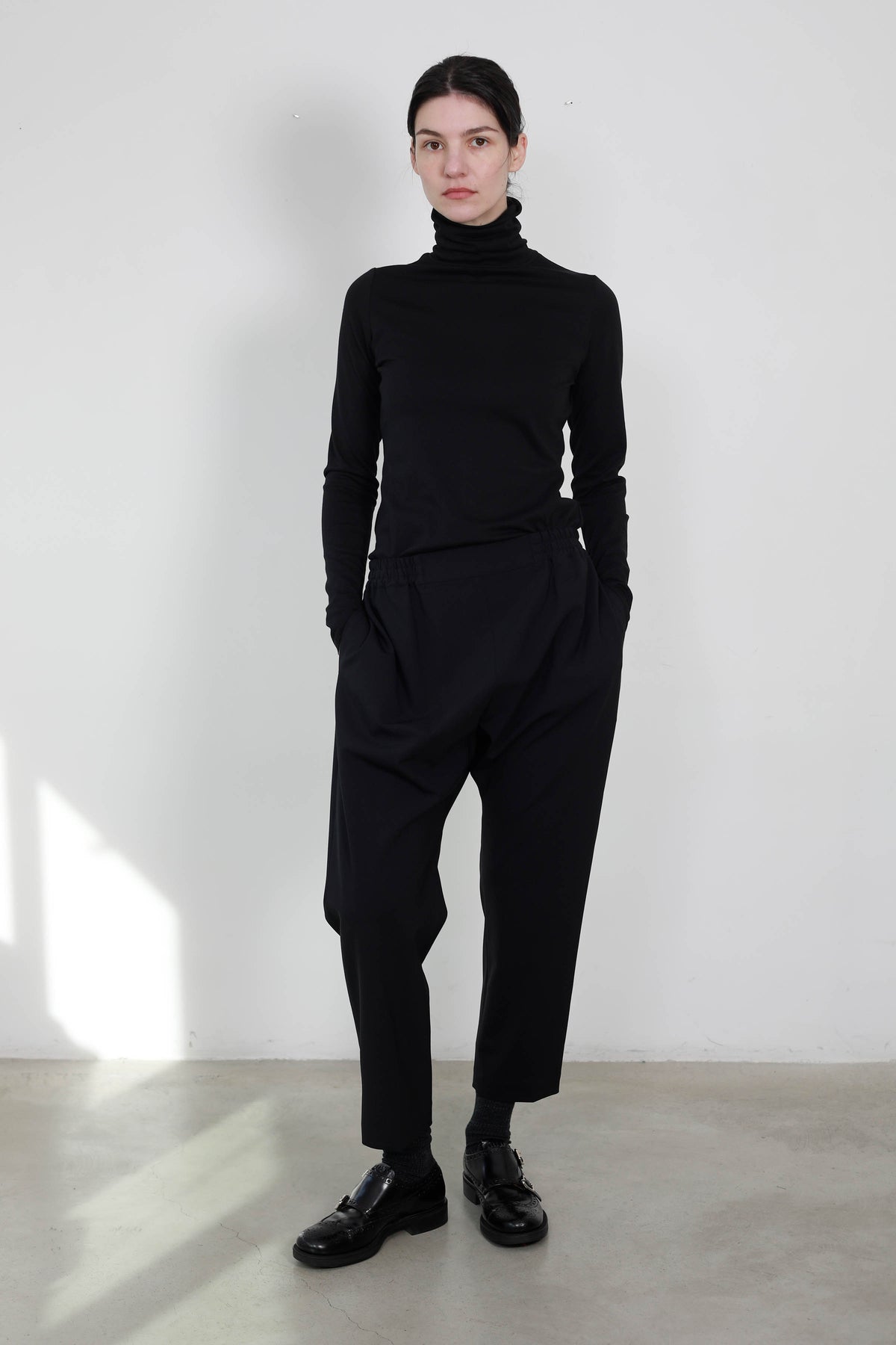 PANTALÓN AMPLIO CON CINTURA ELÁSTICA