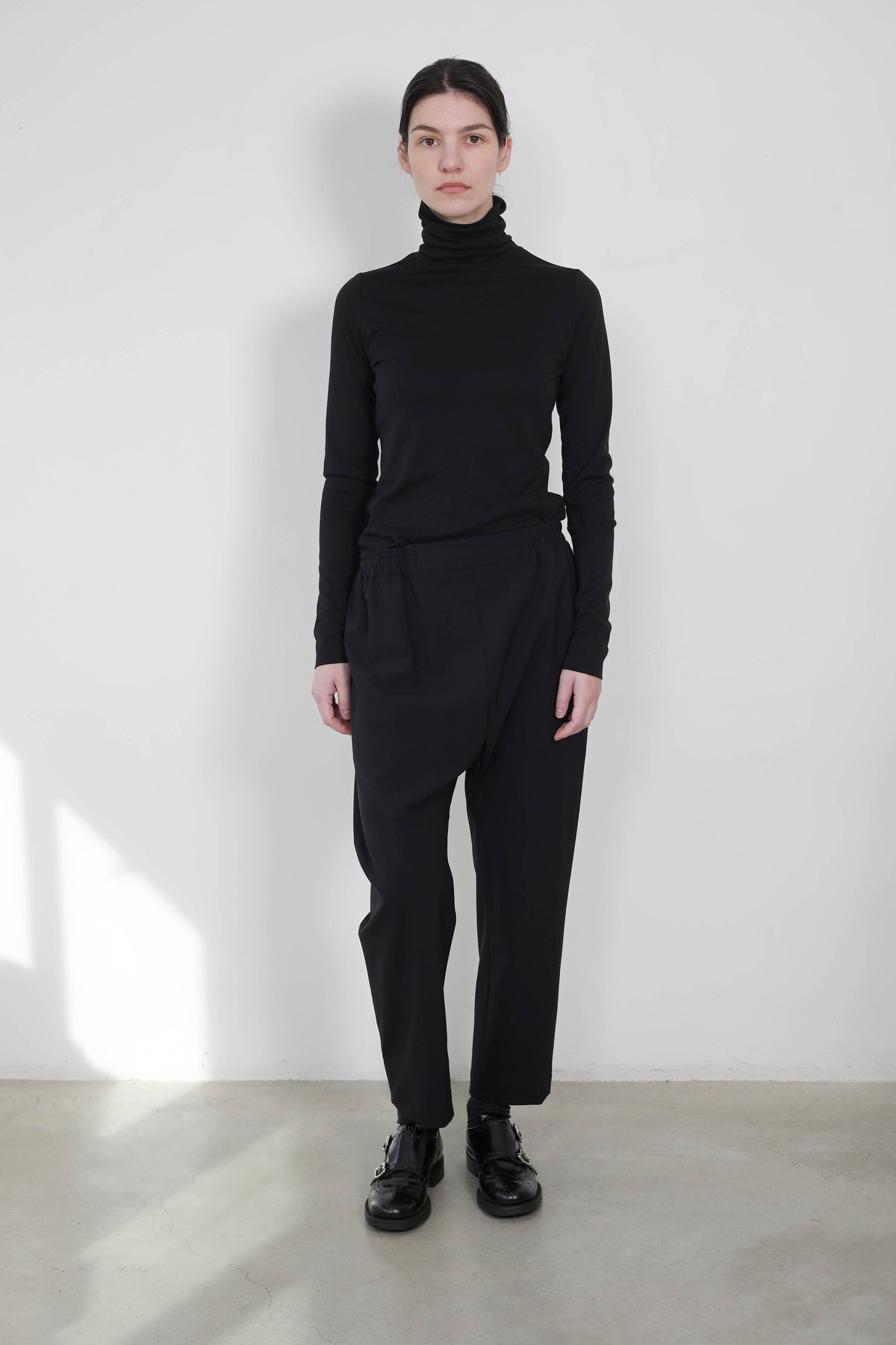 PANTALÓN AMPLIO CON CINTURA ELÁSTICA