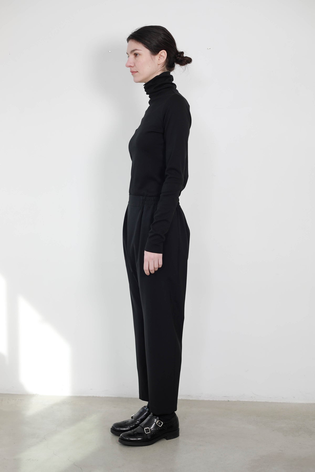 PANTALÓN AMPLIO CON CINTURA ELÁSTICA