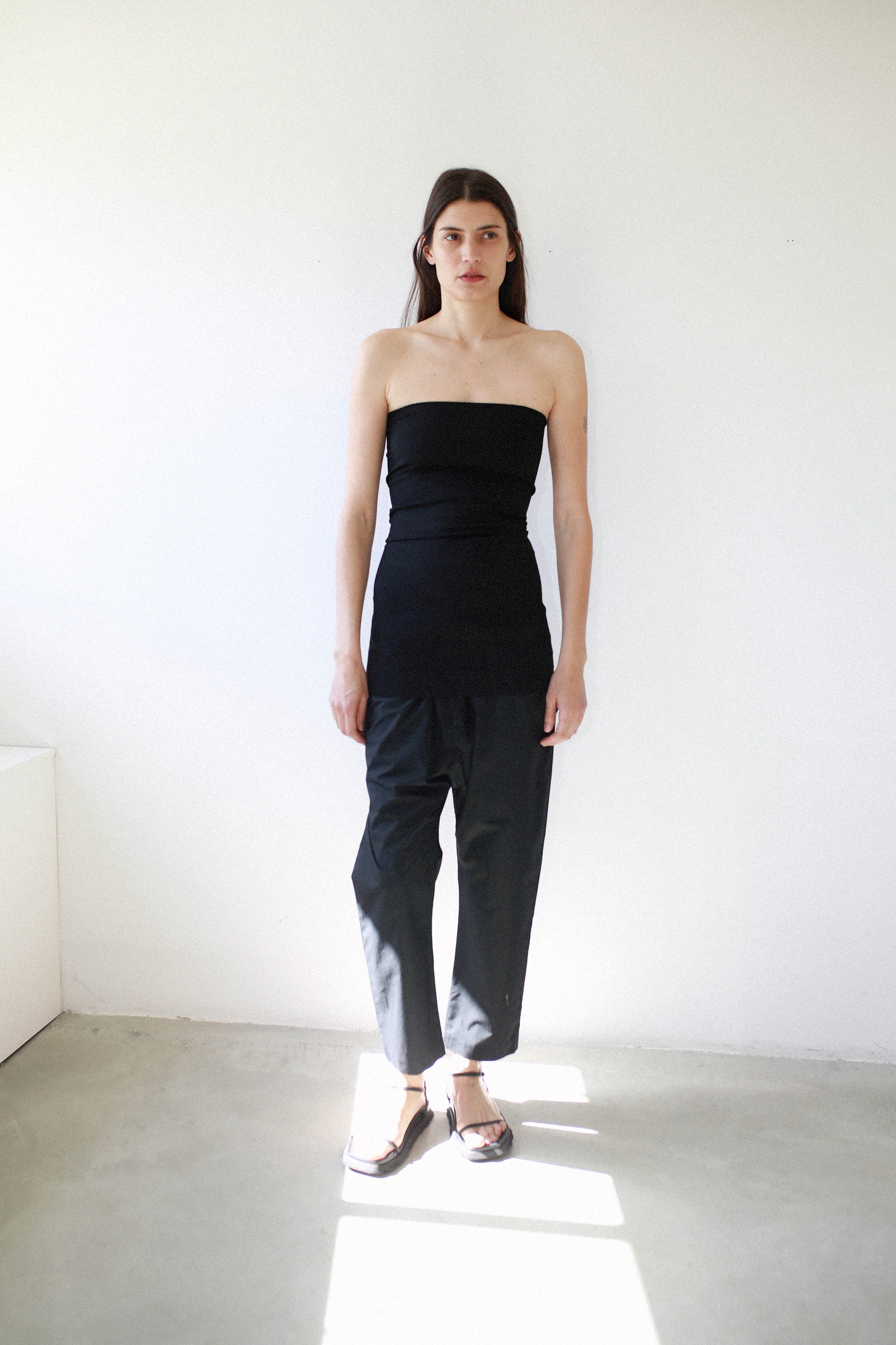 STRAPLESS in black jersey