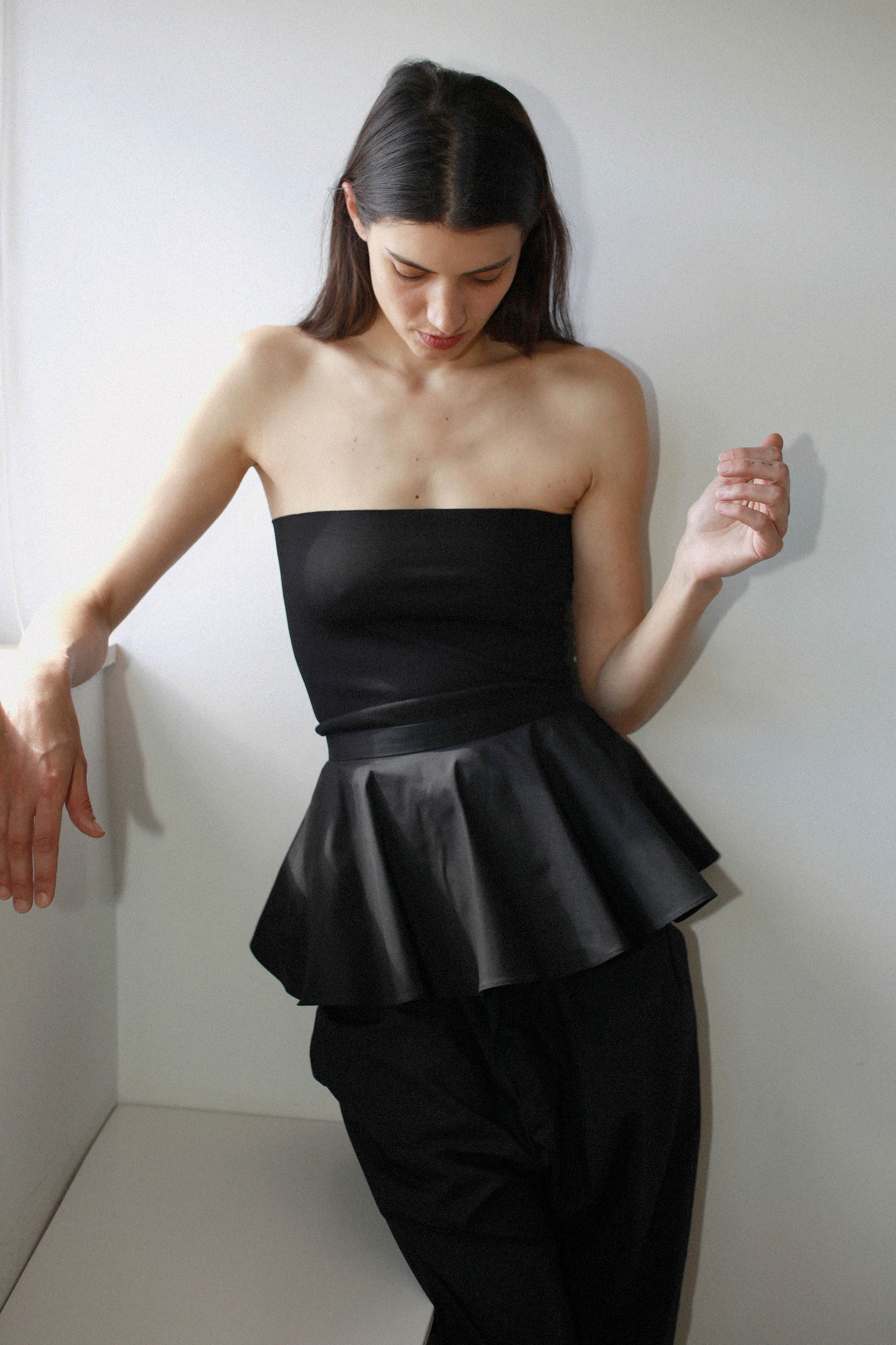 STRAPLESS in black jersey