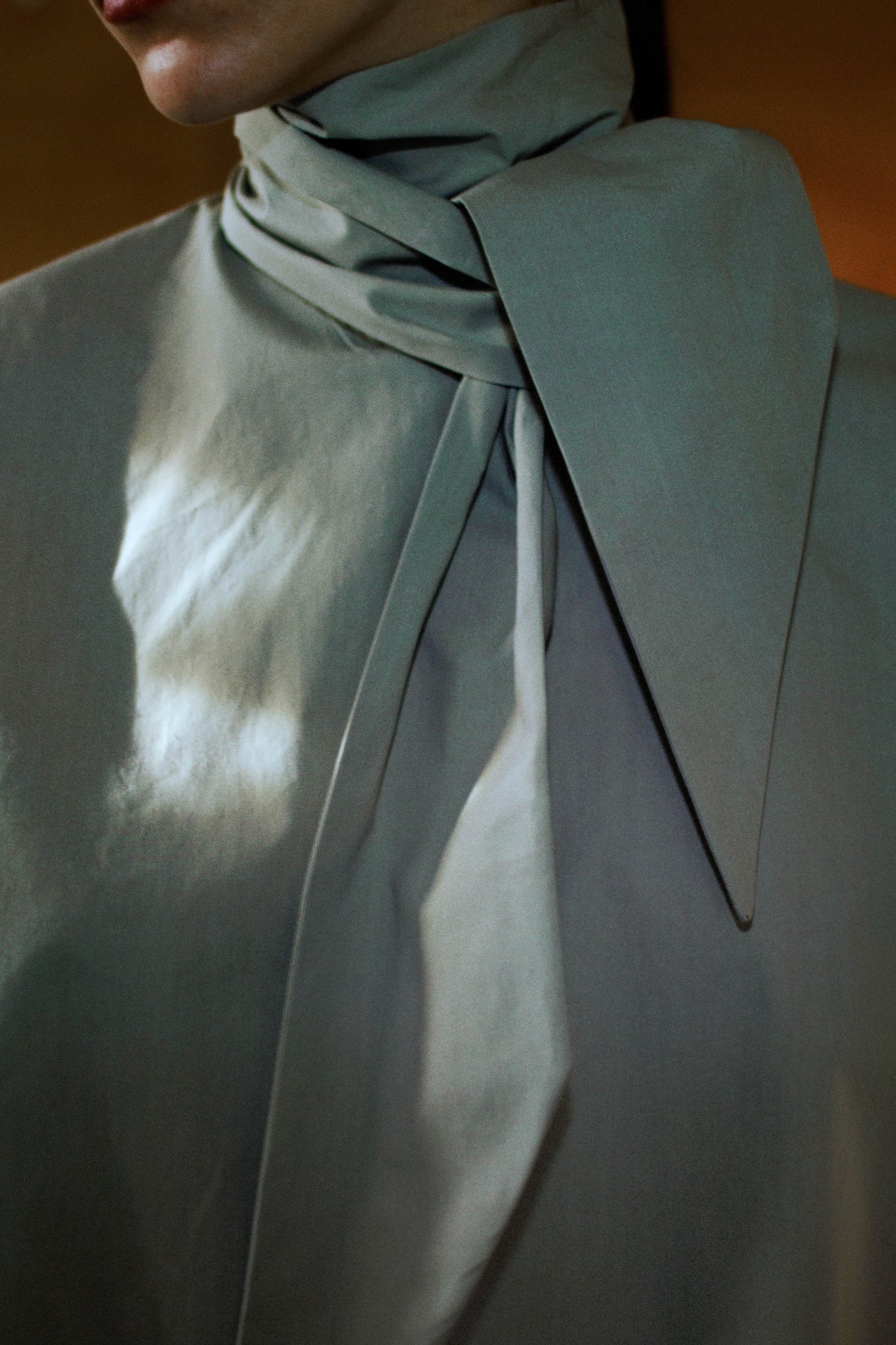 VERSATILE BLOUSE WITH GREY COTTON BOW