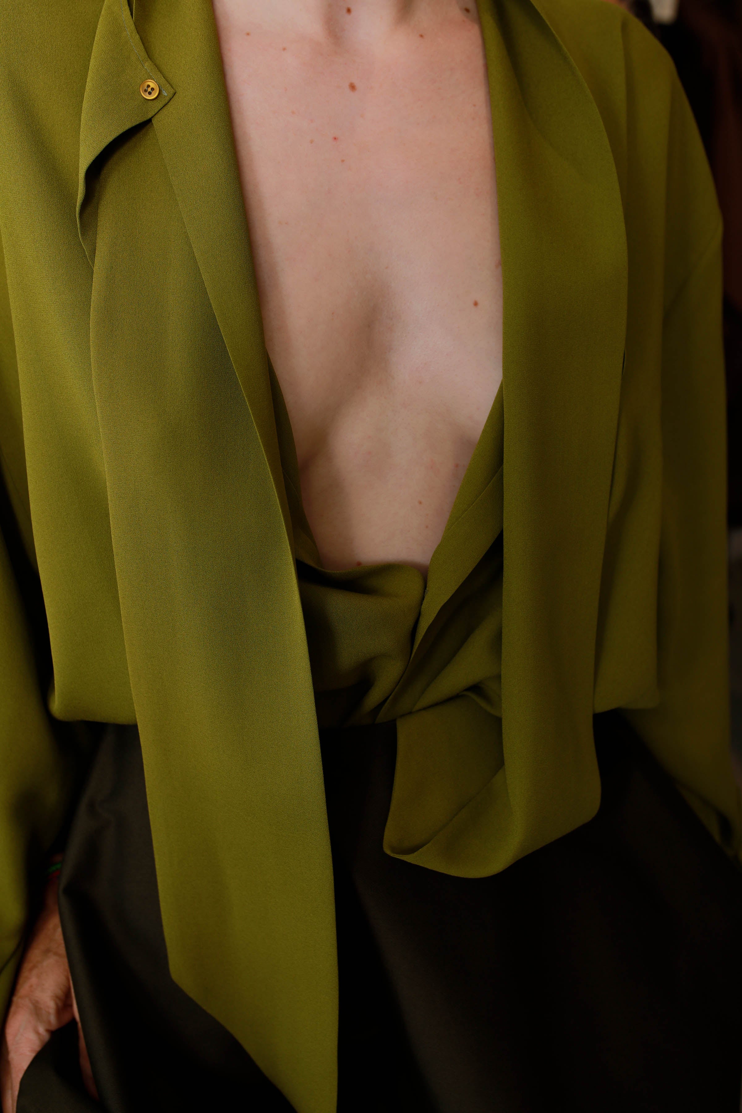 BLUSA VERSATIL CON LAZO EN SEDA LIMA