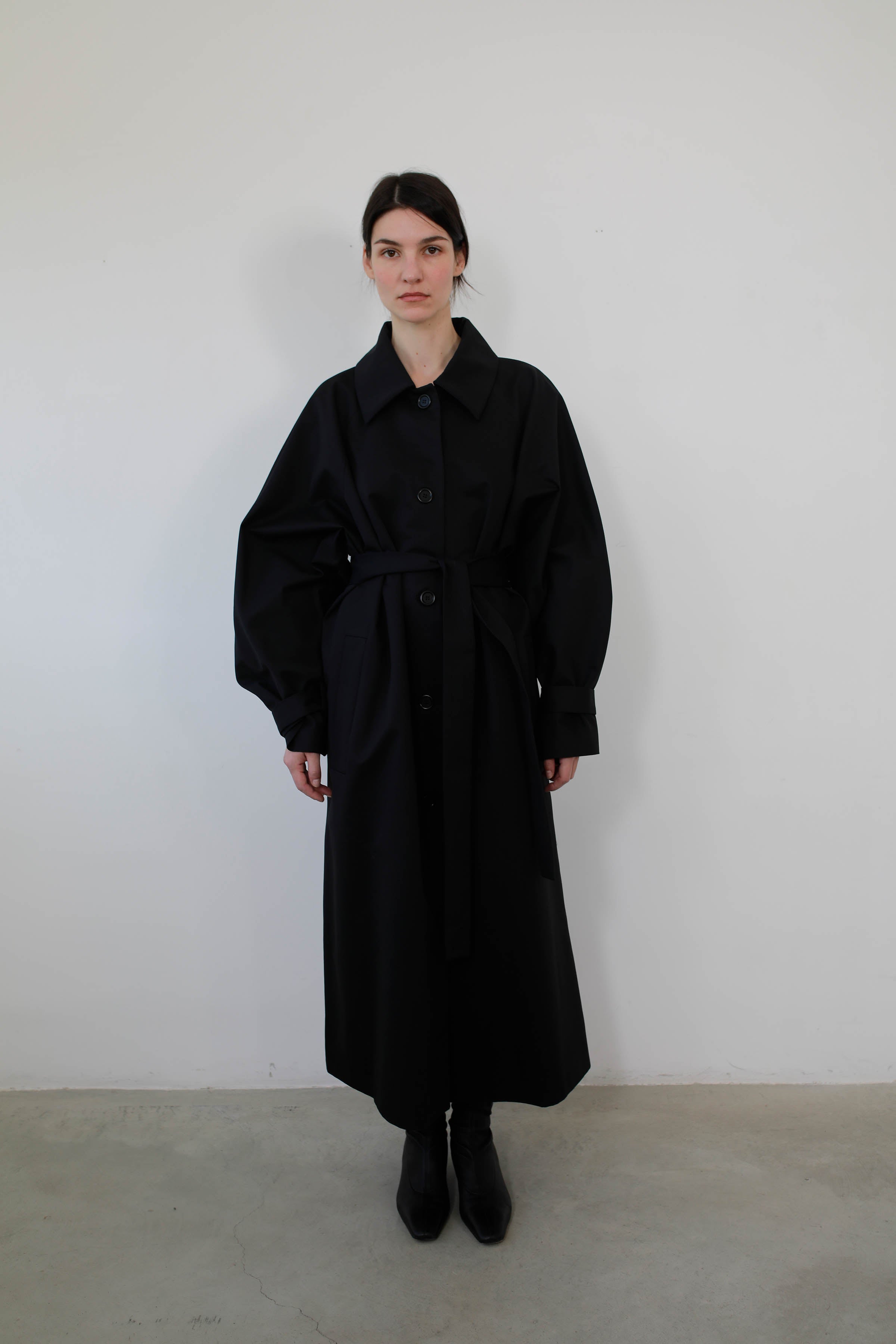 ABRIGO OVERSIZE MANGA RANGLAN ALGODÓN NEGRO