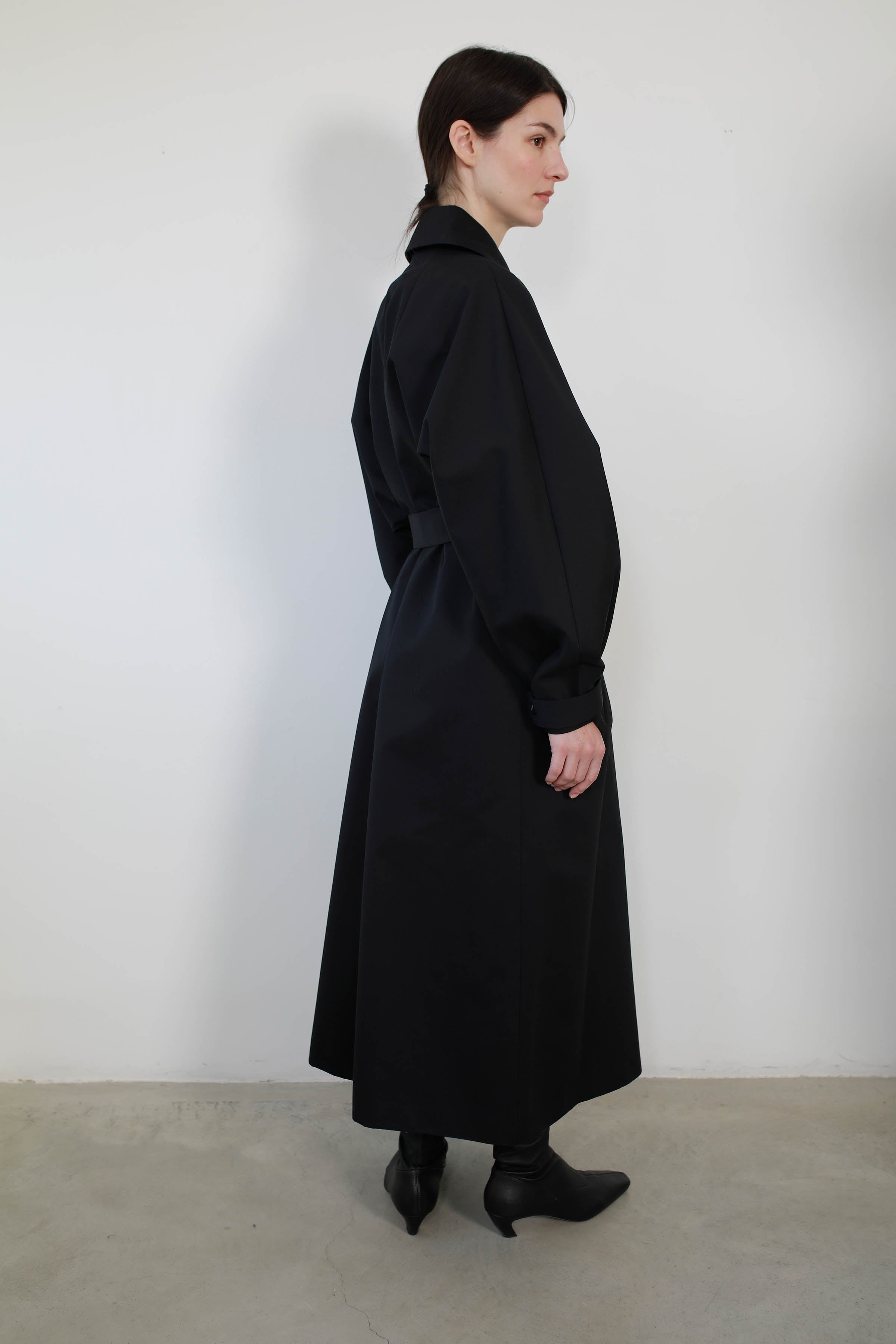 ABRIGO OVERSIZE MANGA RANGLAN ALGODÓN NEGRO