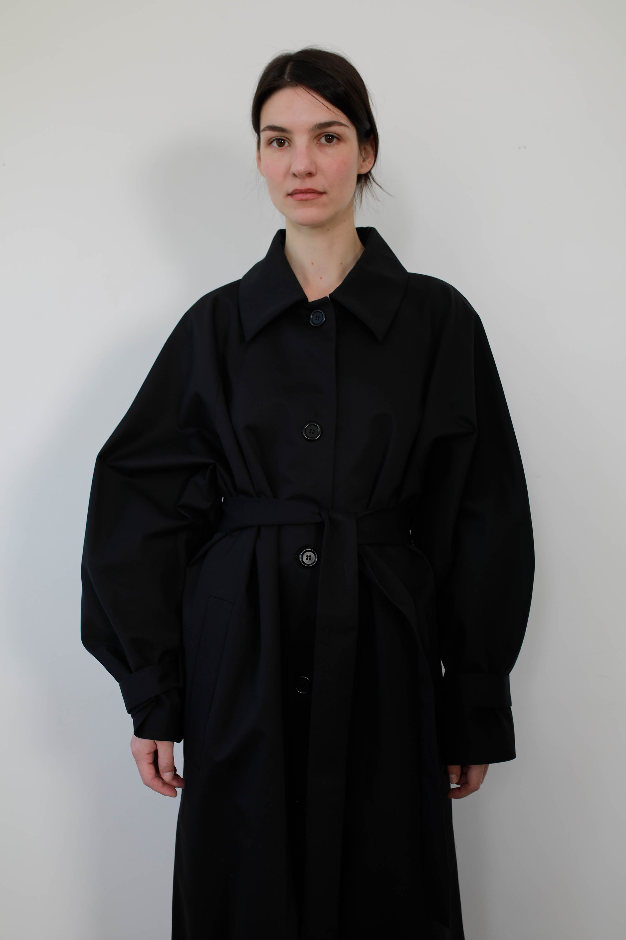 ABRIGO OVERSIZE MANGA RANGLAN ALGODÓN NEGRO