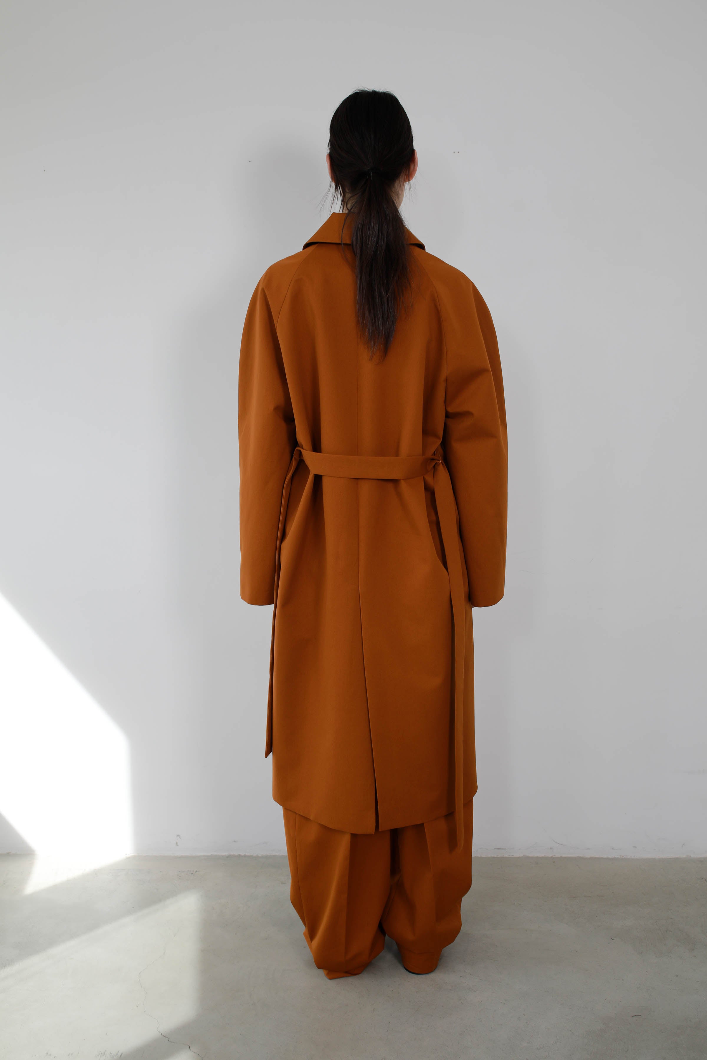 GABARDINA  CON SISAS ASIMÉTRICAS COTTON HONEY