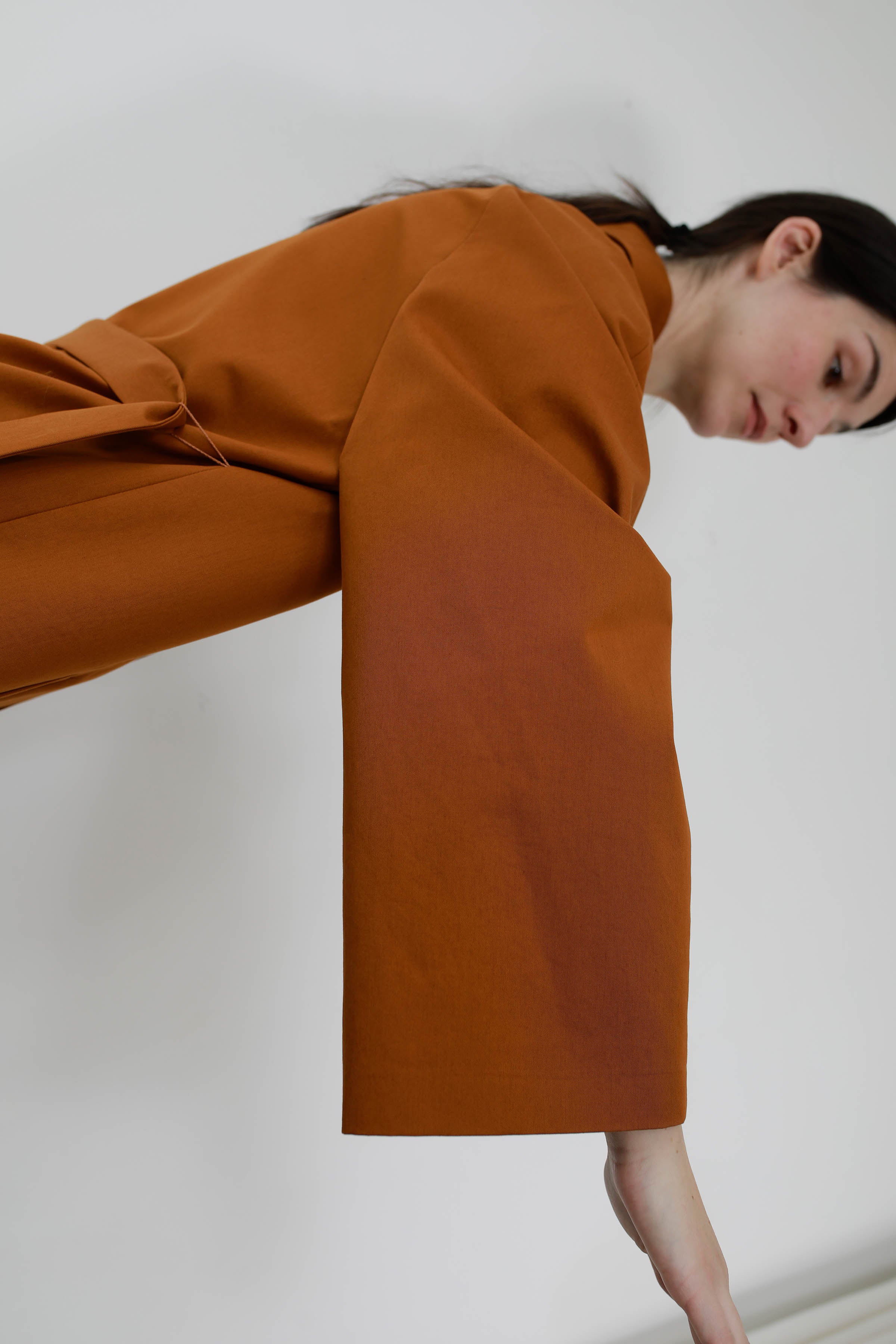 GABARDINA  CON SISAS ASIMÉTRICAS COTTON HONEY