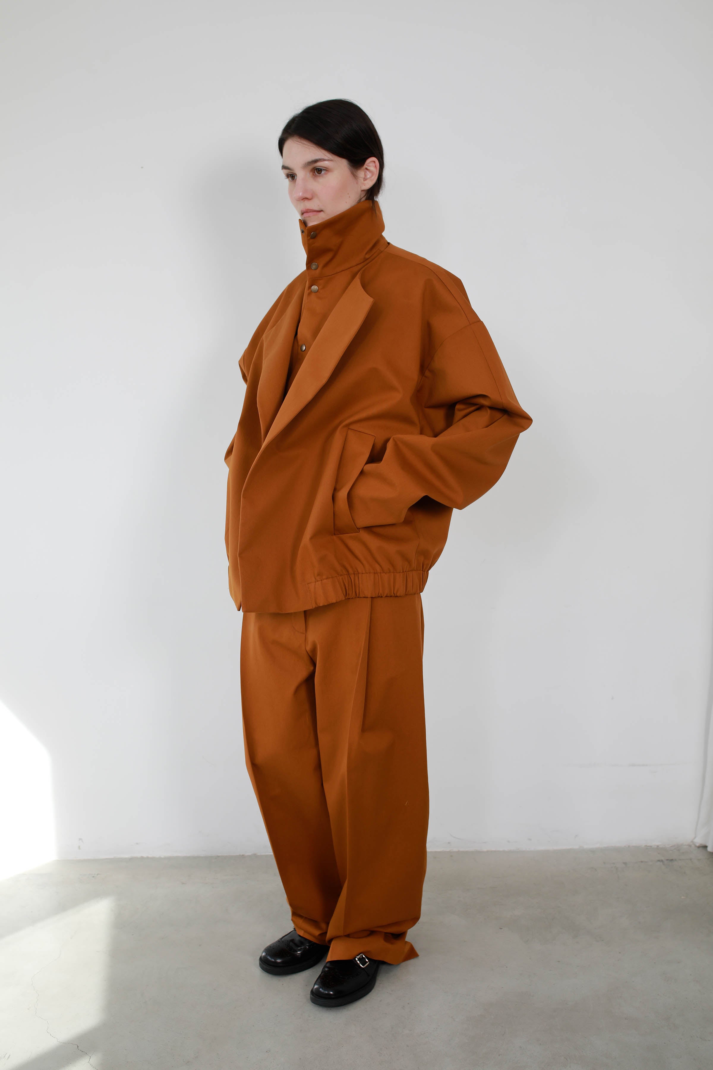 Wide-leg trousers with high waist and belt loops