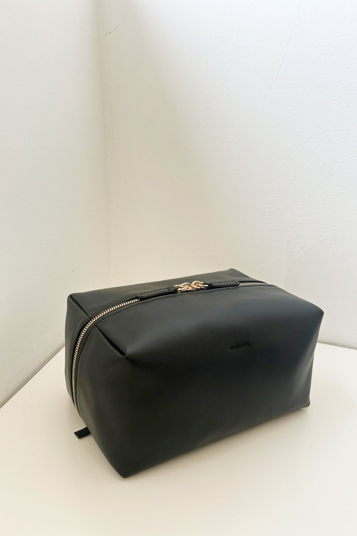 BLACK LEATHER NEEDLE BAG