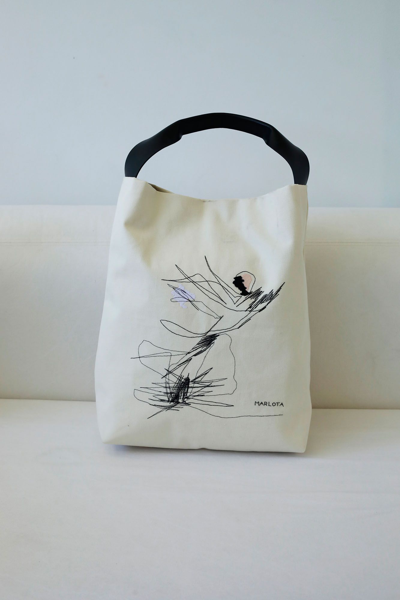 EMBROIDERED CANVAS BAG