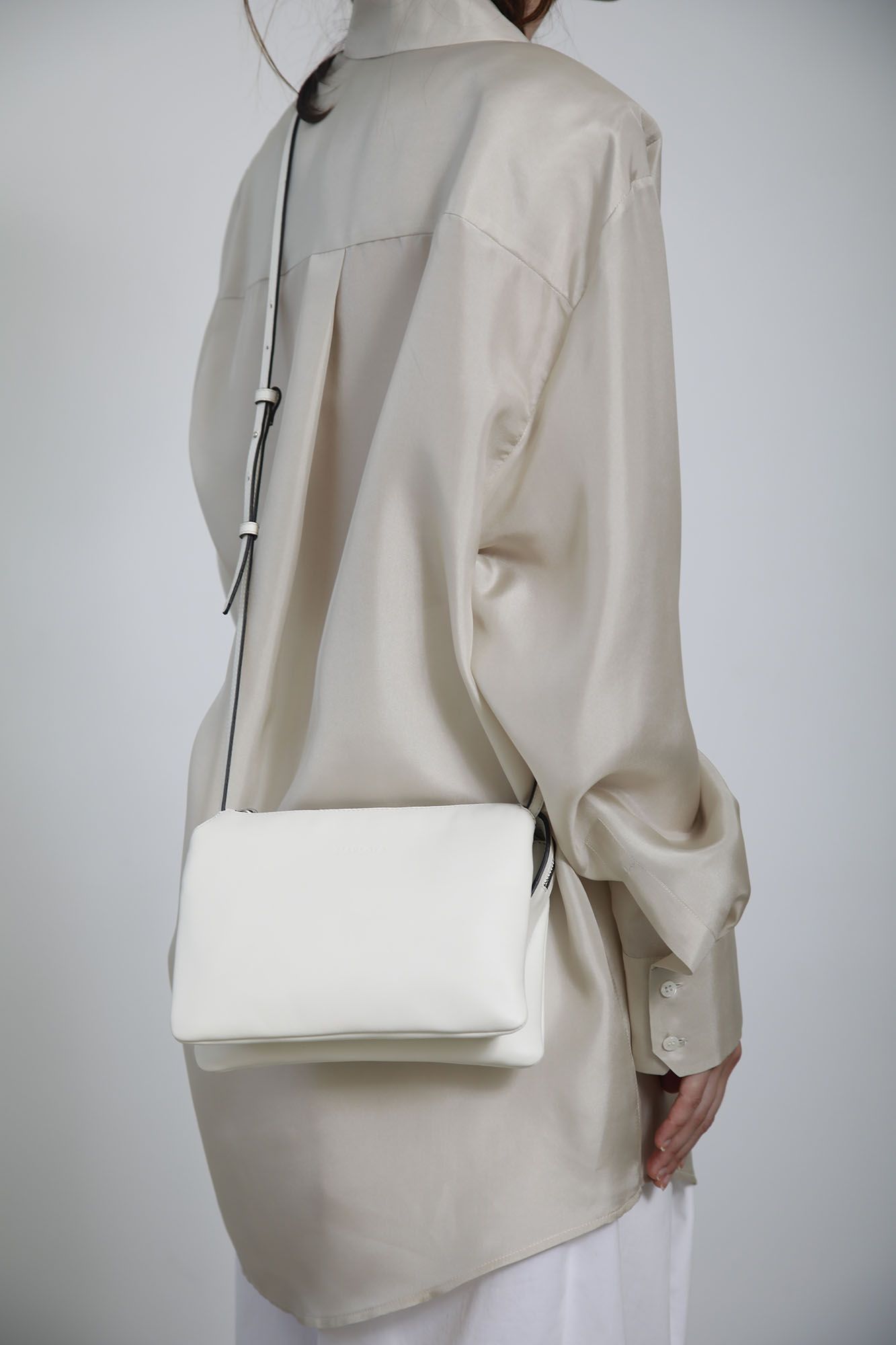 WHITE LEATHER SHOULDER BAG