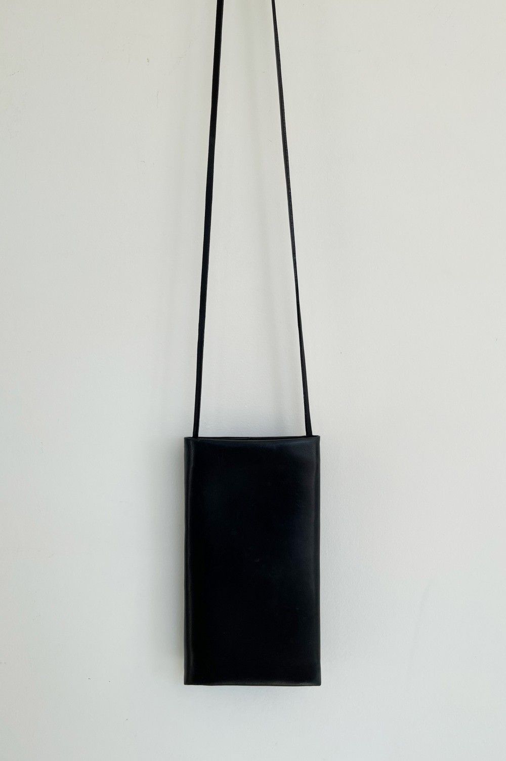 BLACK LEATHER MOBILE BAG 