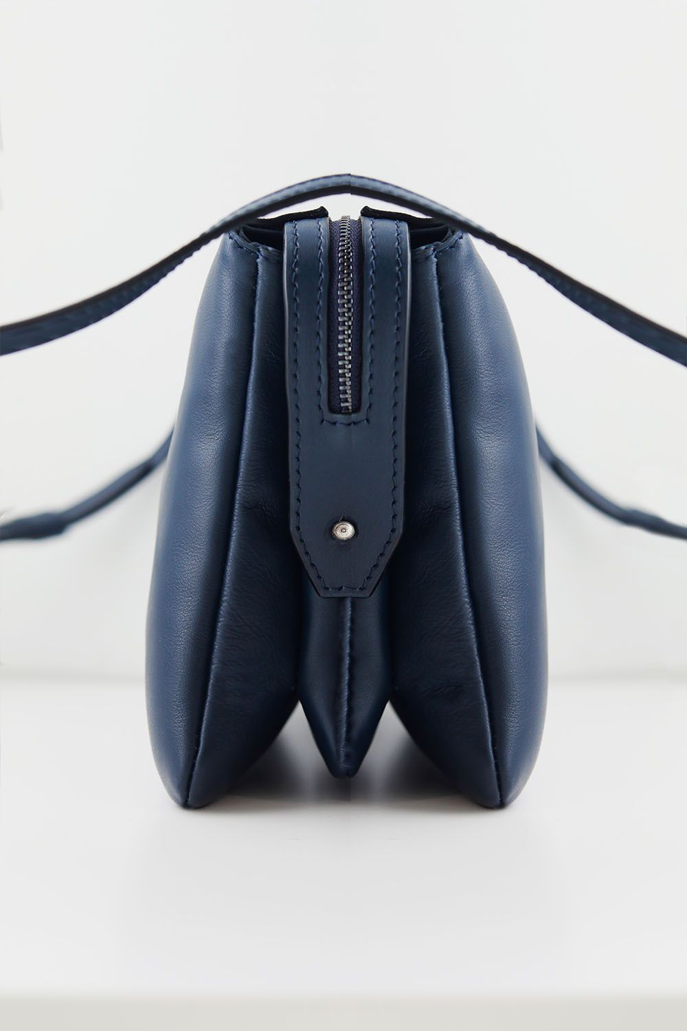 SHOULDER BAG, TRIFUELLE, IN NAVY LEATHER