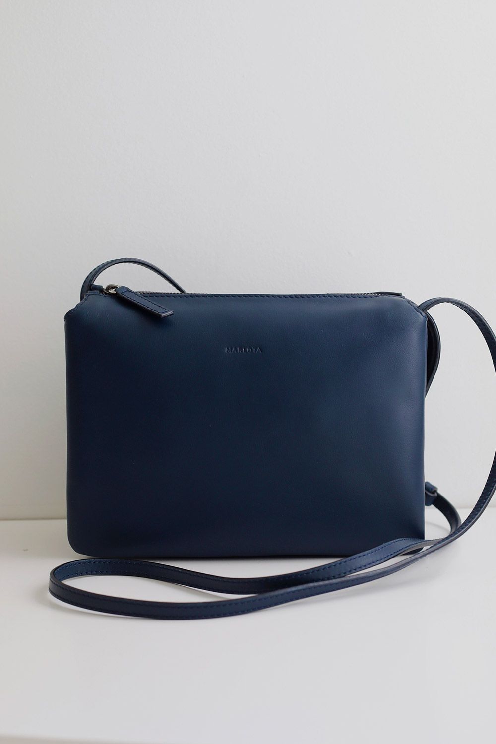 SHOULDER BAG, TRIFUELLE, IN NAVY LEATHER