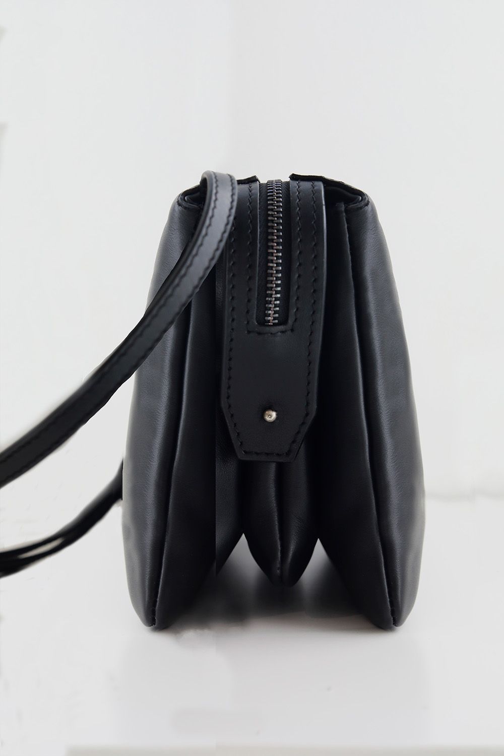 SHOULDER BAG, TRIFUELLE, IN BLACK LEATHER