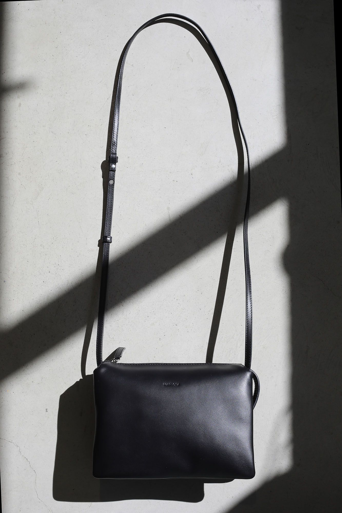 BOLSO DE HOMBRO, TRIFUELLE, EN PIEL NEGRA