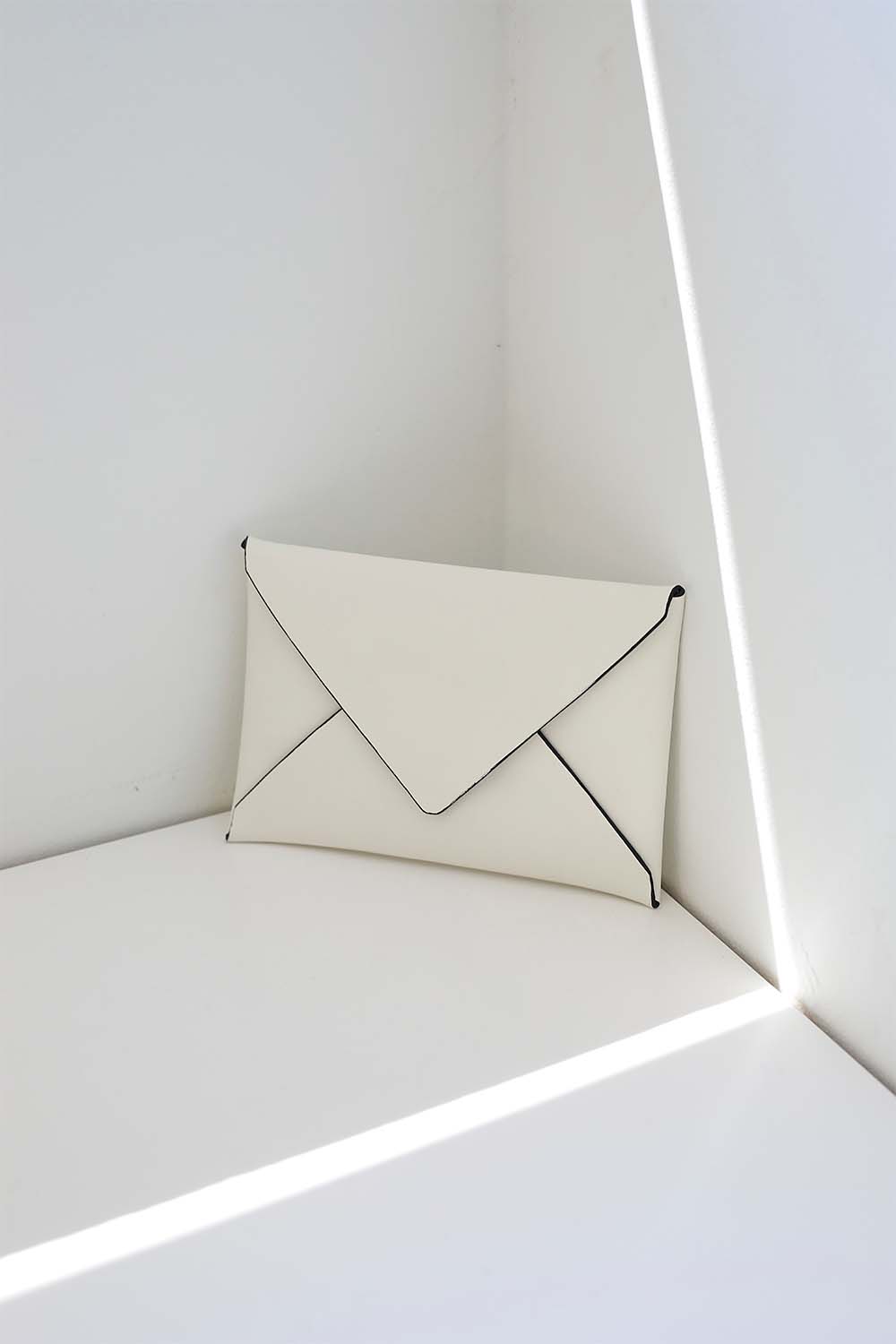 SMALL P ENVELOPE CLUTCH BAG IN OFF WHITE LEATHER