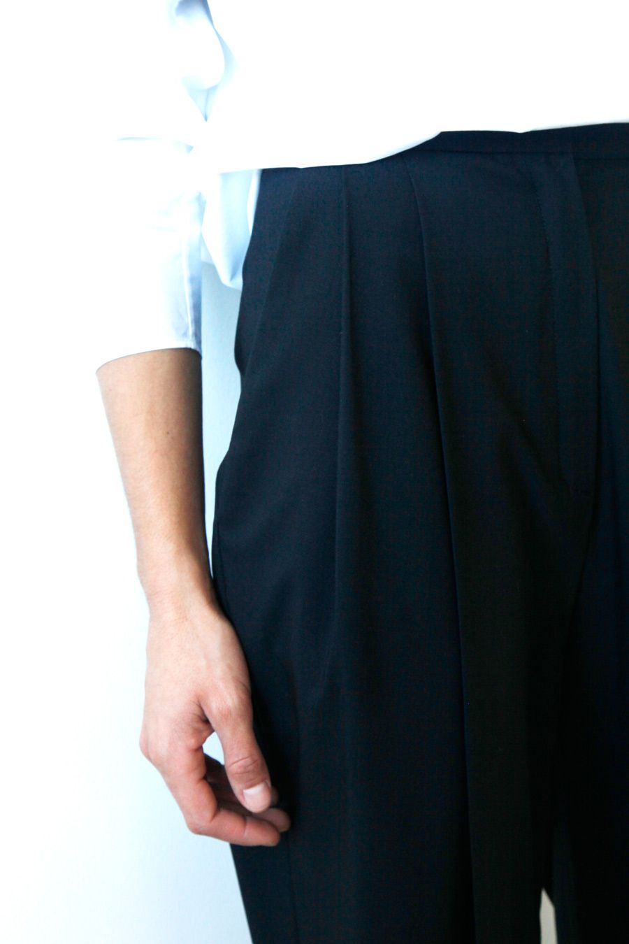 BLACK WOOL HIGH RISE PANTS