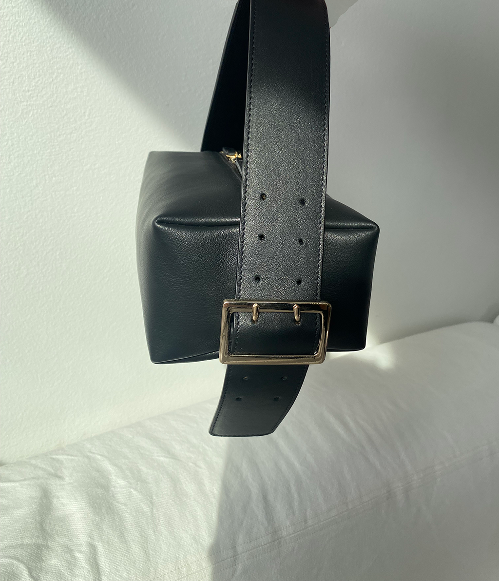 BLACK LEATHER BOXBAG